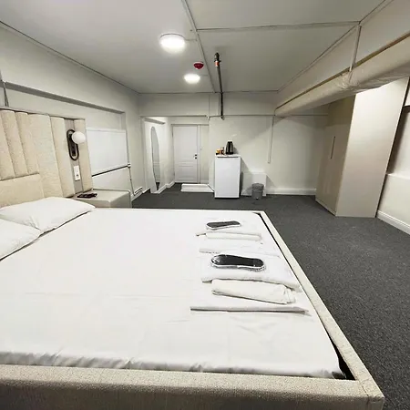 Отель Zeynus Kadikoey 3*